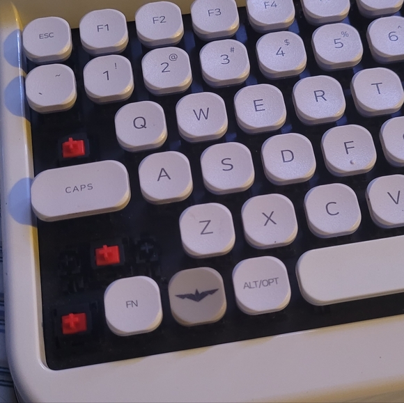 Wireless Typewriter Keyboard - Picture 2 of 3